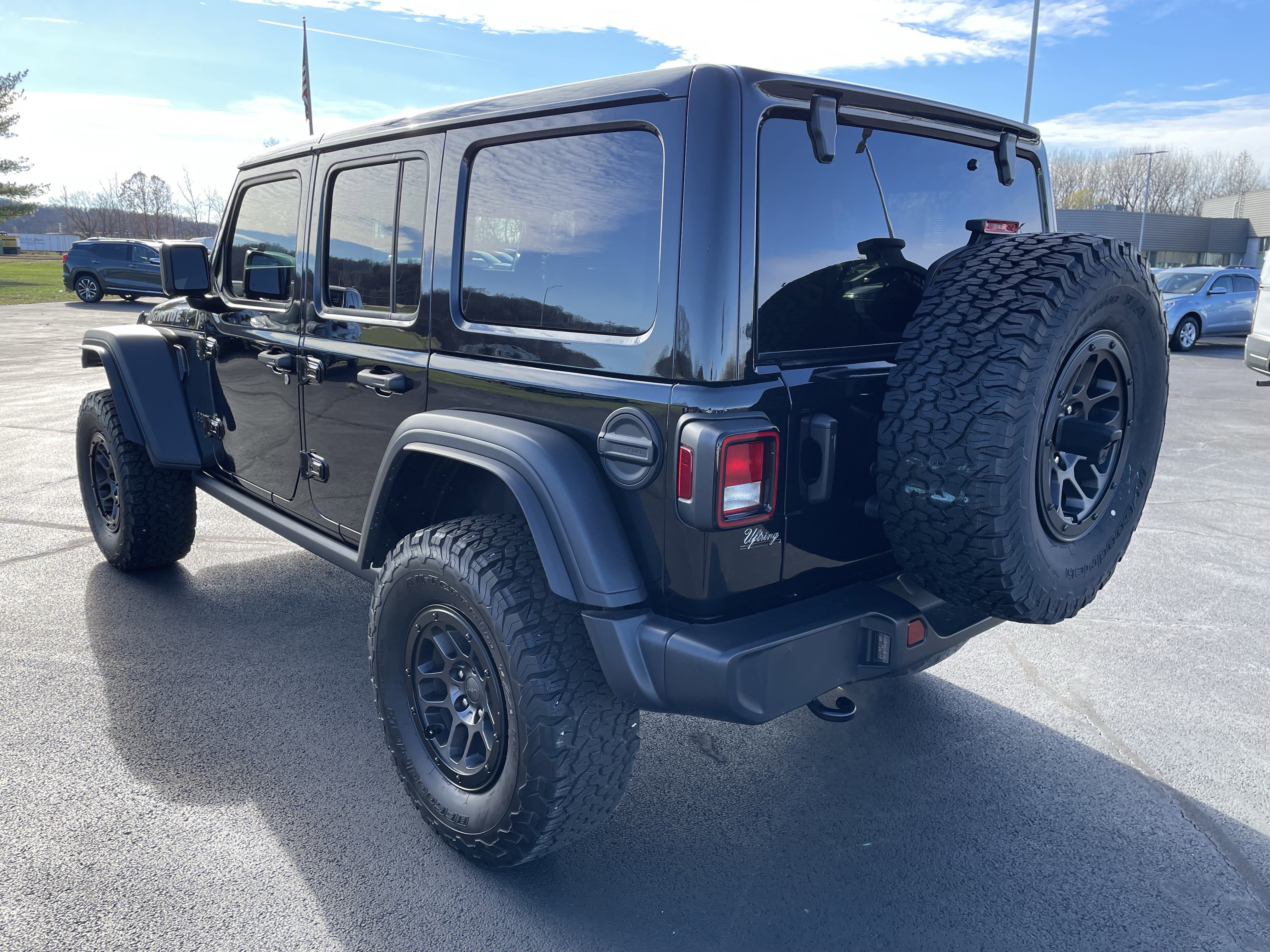 Used 2023 Jeep Wrangler Sport image 3