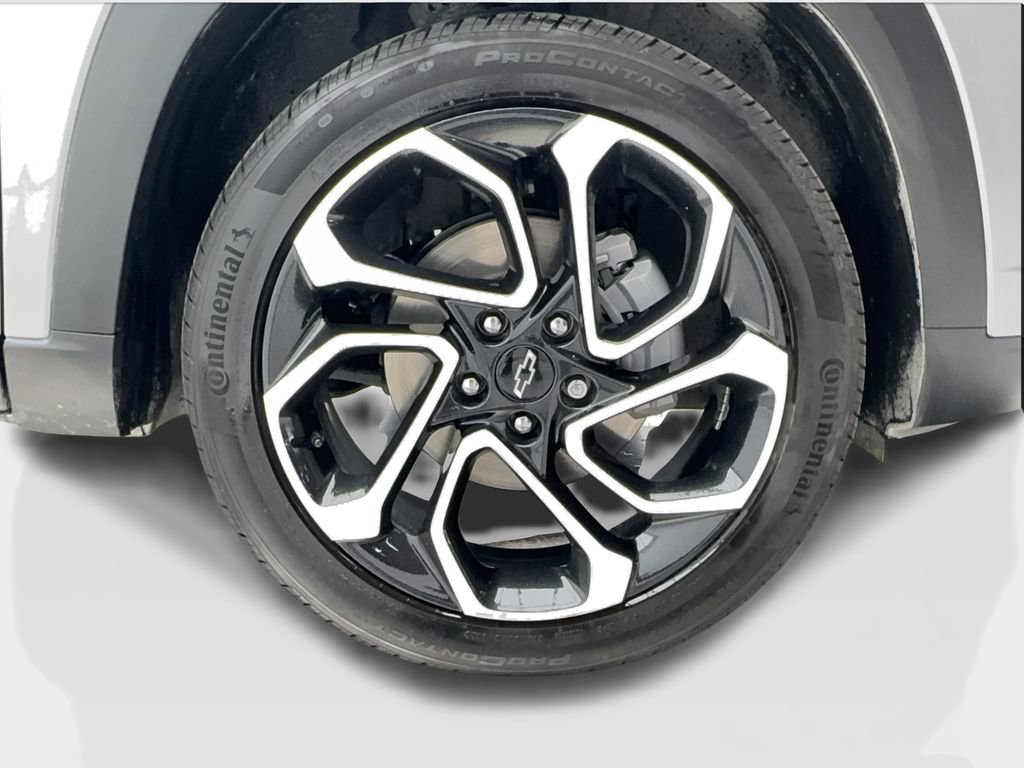 Used 2025 Chevrolet Trax RS w/ Sunroof Package image 16