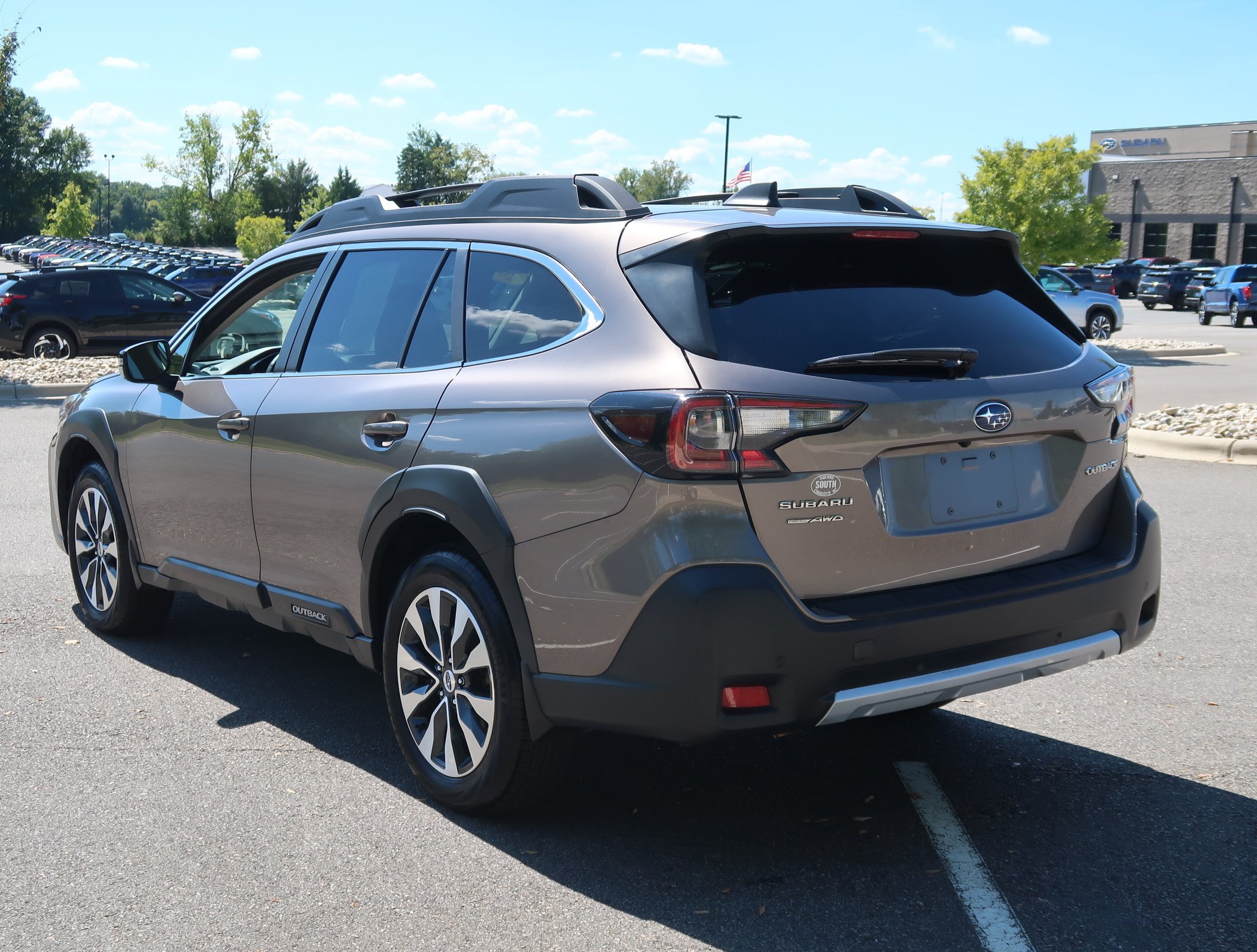 Used 2023 Subaru Outback Limited w/ Popular Package #2 AWD/4WD image 6