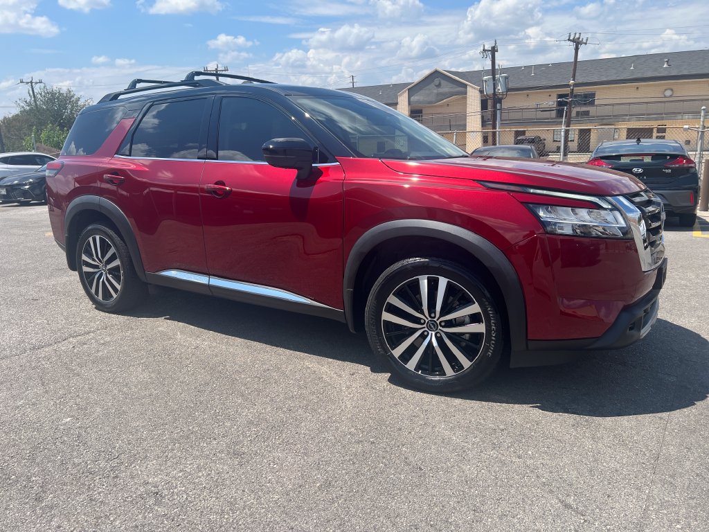Used 2024 Nissan Pathfinder Platinum w/ Cargo Package