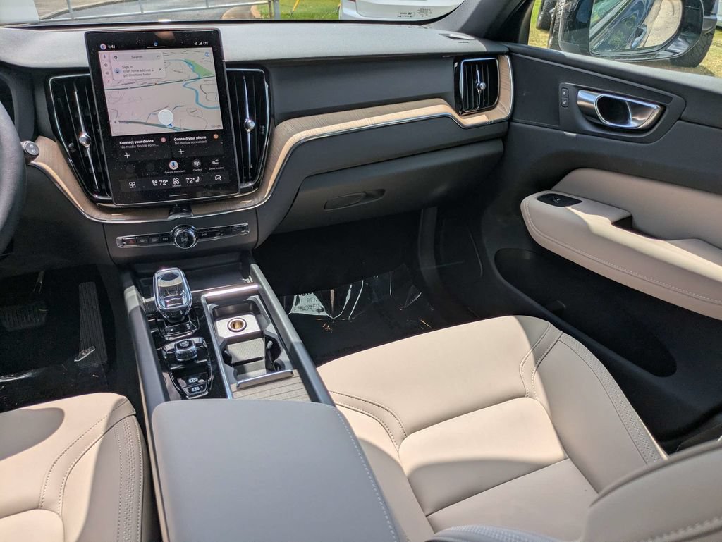New 2026 Volvo XC60 B5 Plus w/ Protection Package Premier AWD/4WD image 18