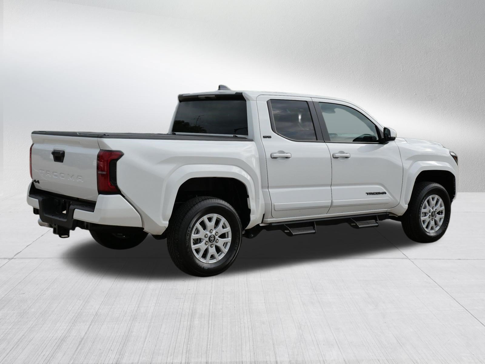Certified 2024 Toyota Tacoma SR5 AWD/4WD image 8