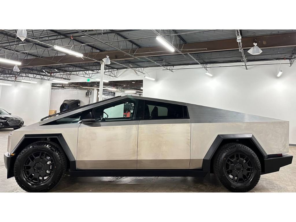 Used 2024 Tesla Cybertruck AWD Crew Cab image 8