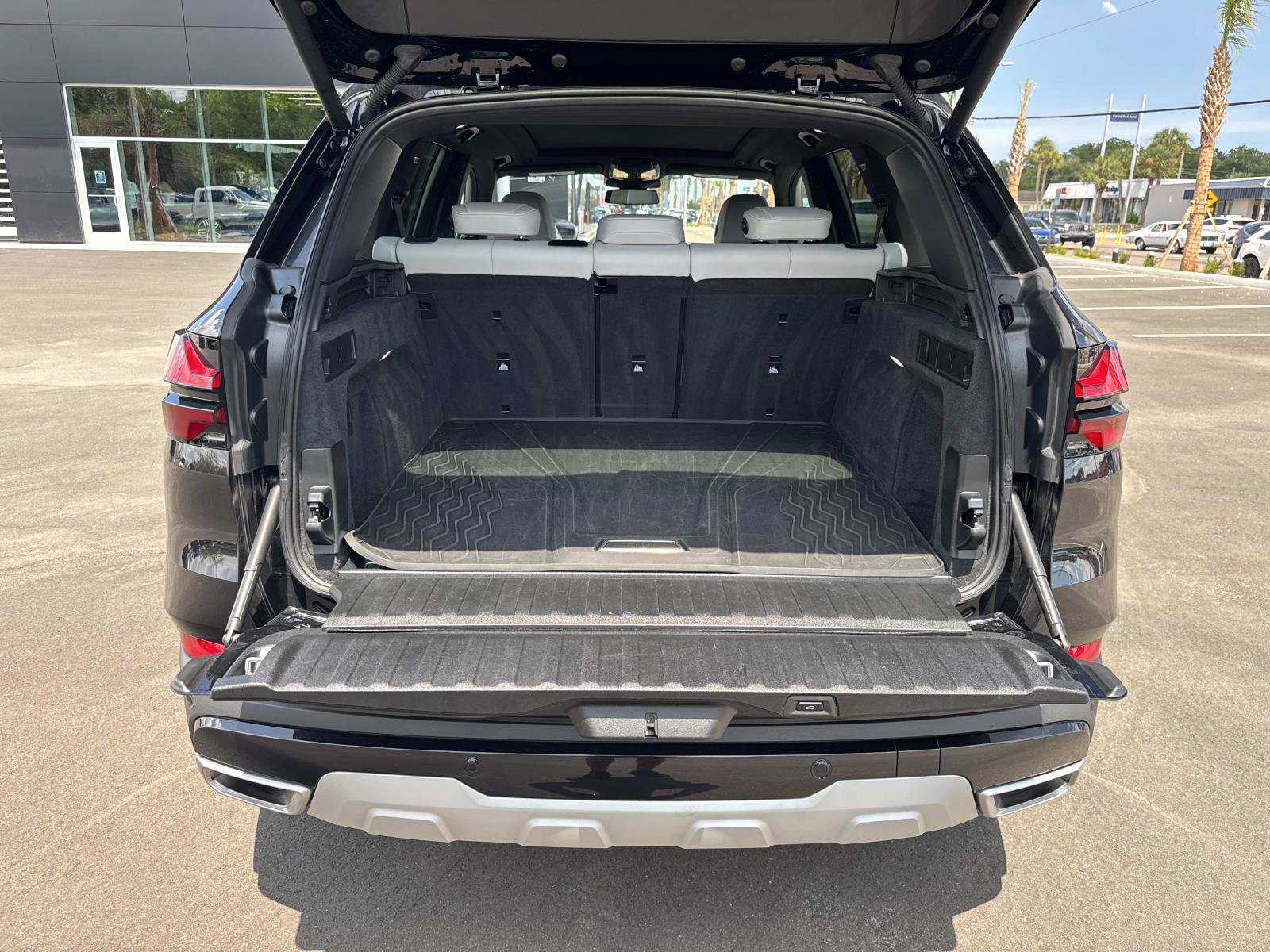 Used 2025 BMW X5 xDrive40i w/ Premium Package AWD/4WD image 11