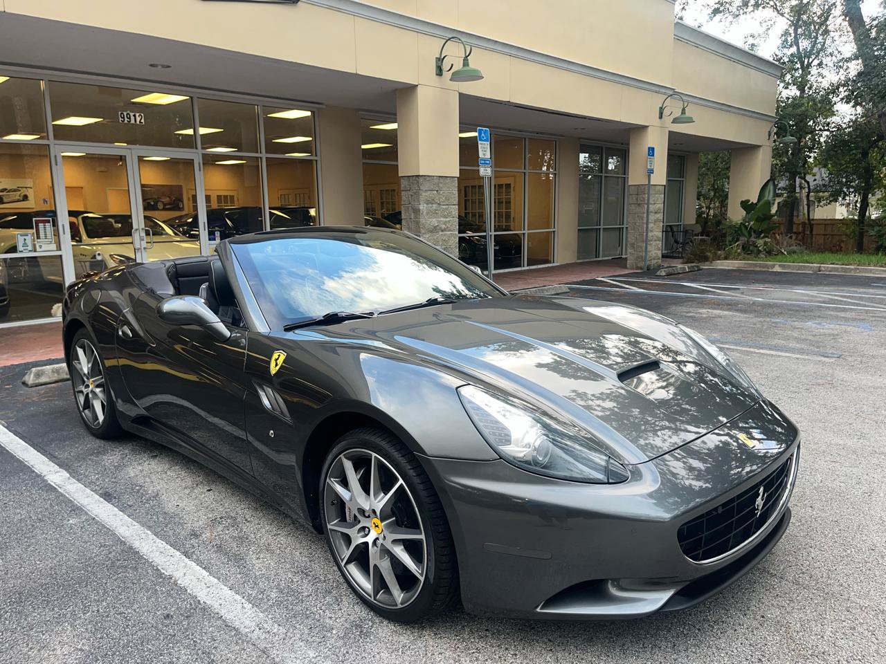Used 2011 Ferrari California RWD image 1