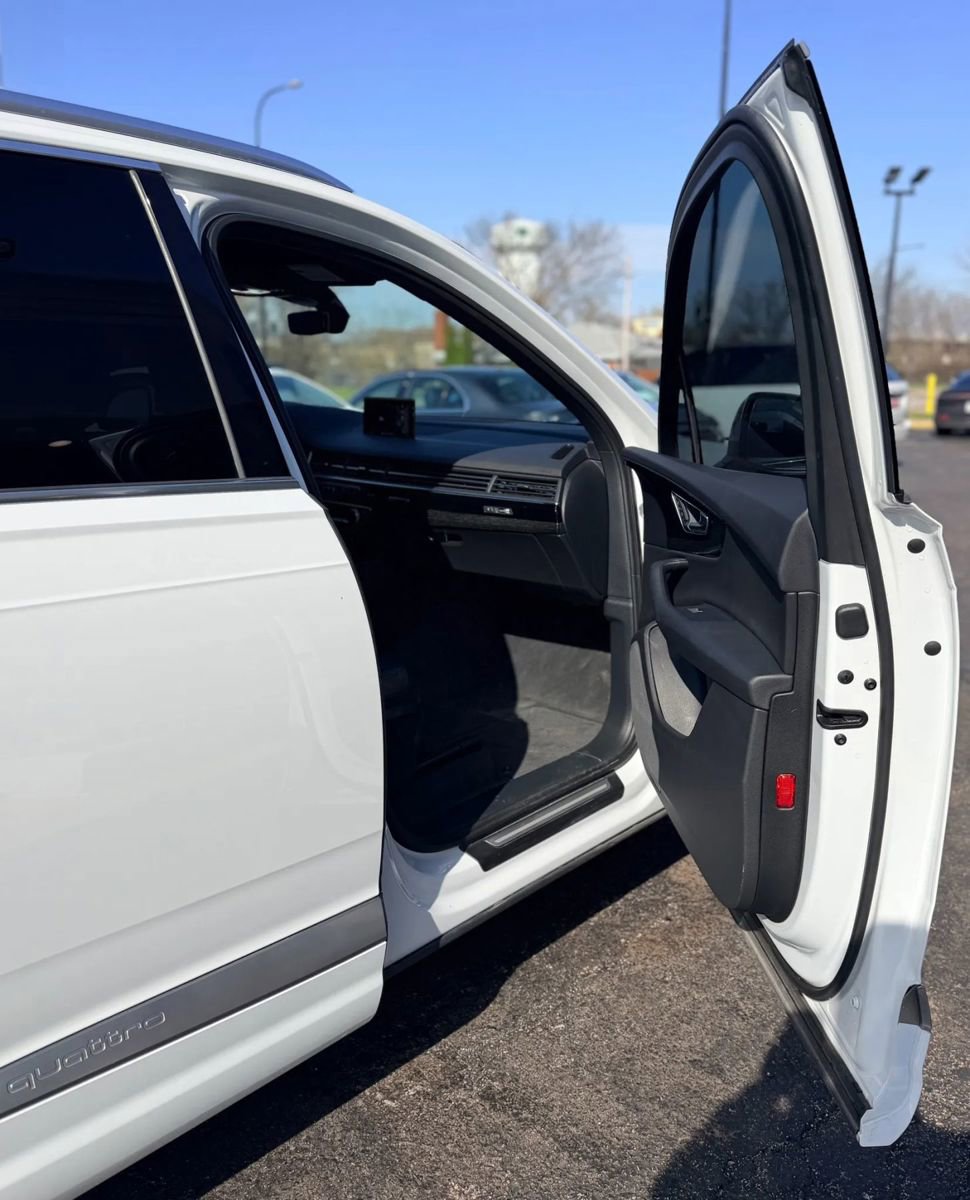 Used 2017 Audi Q7 3.0T Premium Plus w/ Premium Plus Package image 8