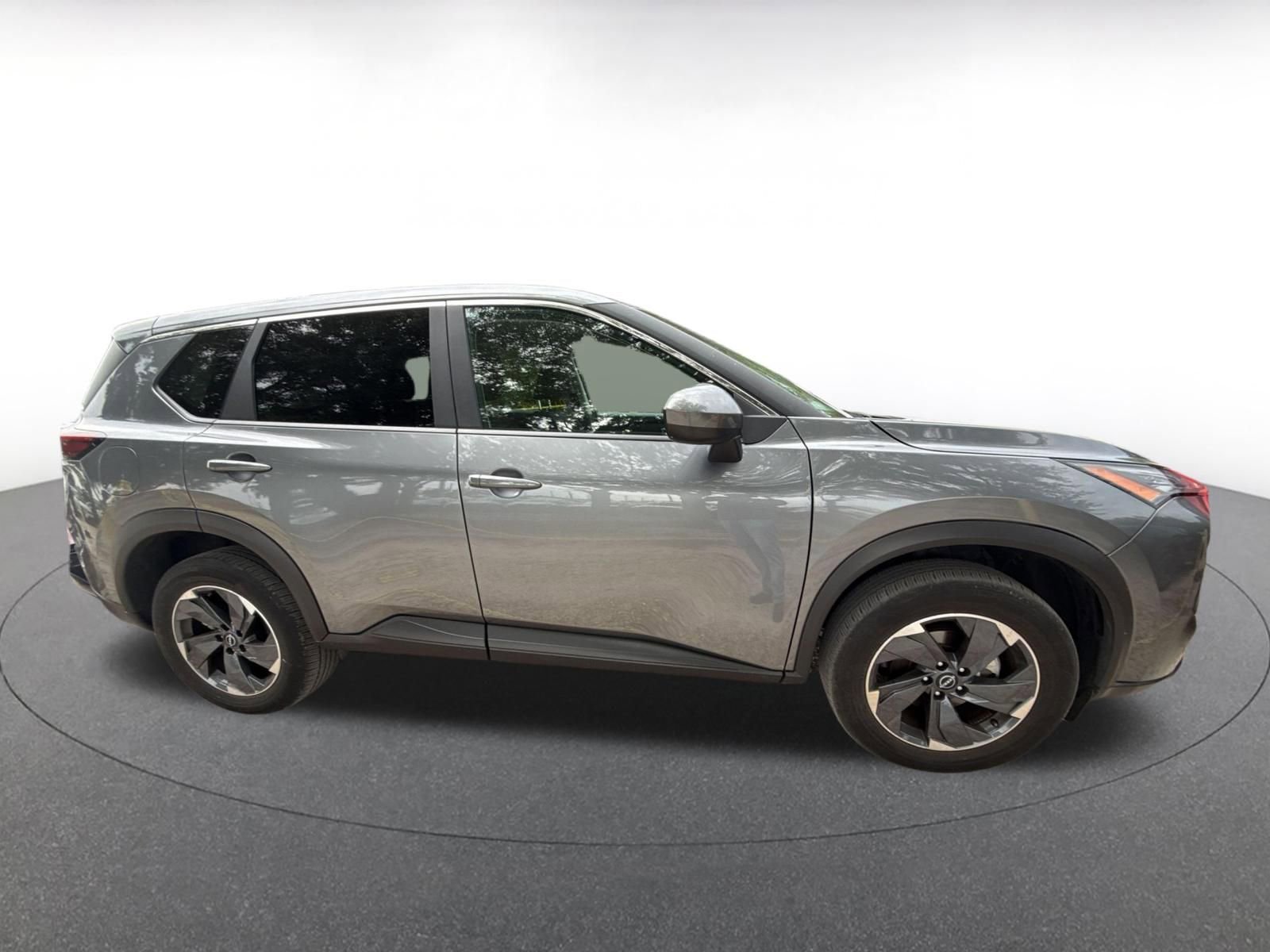 Used 2025 Nissan Rogue SV FWD image 8