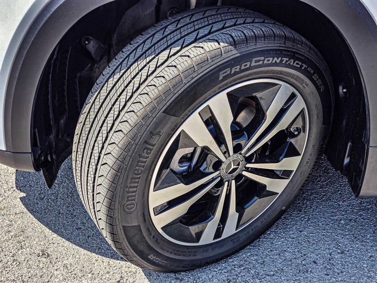 Used 2025 Mercedes-Benz GLB 250 4MATIC image 12