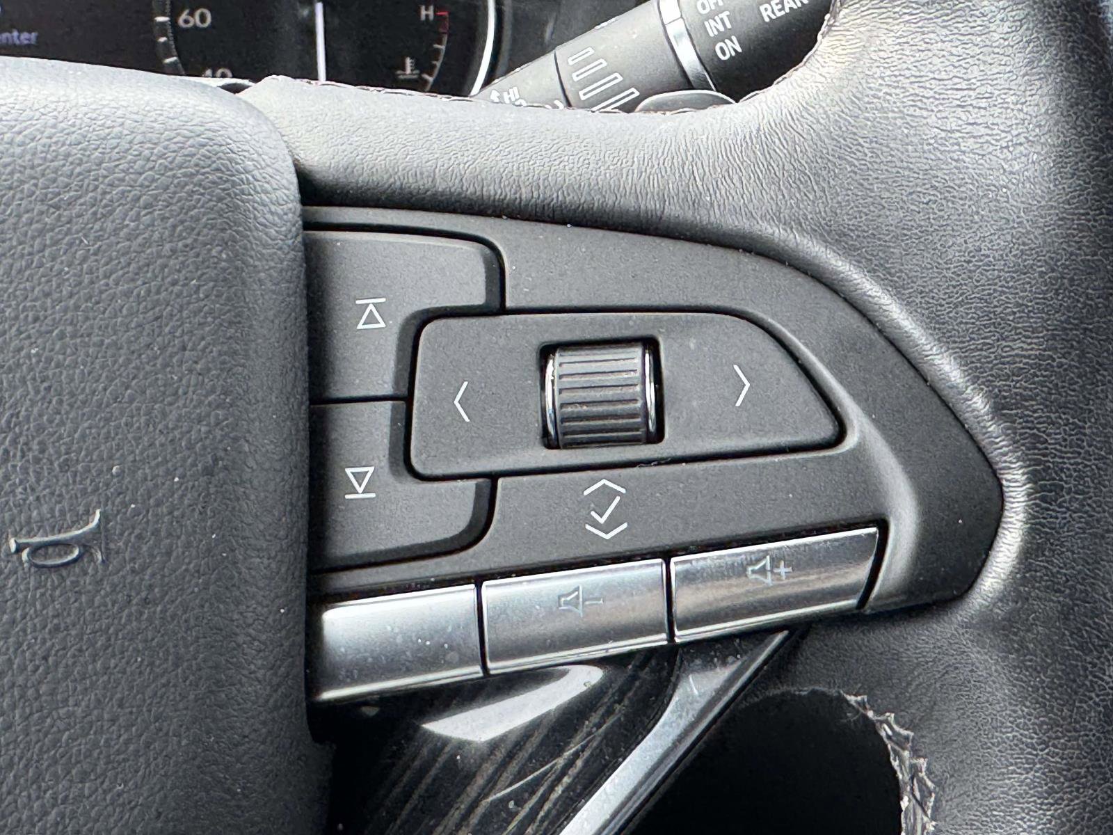 Used 2022 Cadillac XT6 Premium Luxury image 14