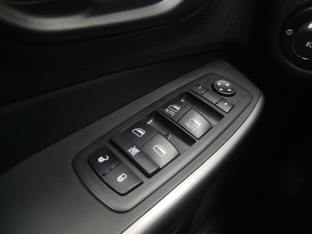 Used 2021 Jeep Cherokee Latitude Lux w/ Comfort/Convenience Group image 27