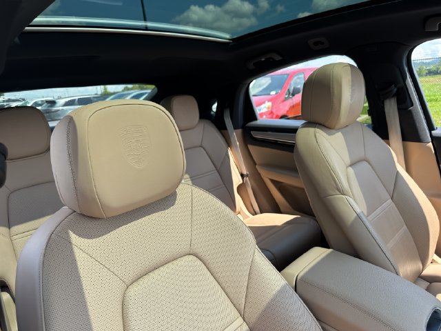 Used 2022 Porsche Cayenne S AWD/4WD image 39