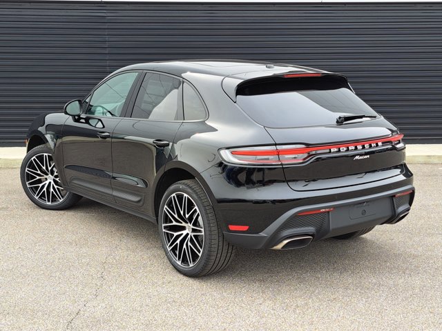 Used 2026 Porsche Macan AWD/4WD image 3