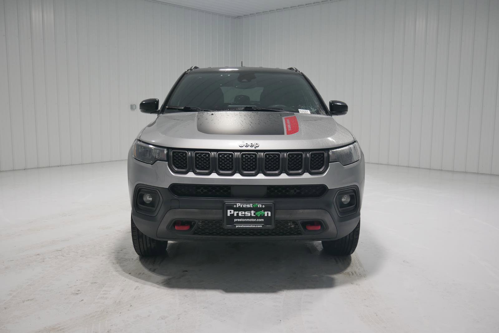 Used 2023 Jeep Compass Trailhawk image 2
