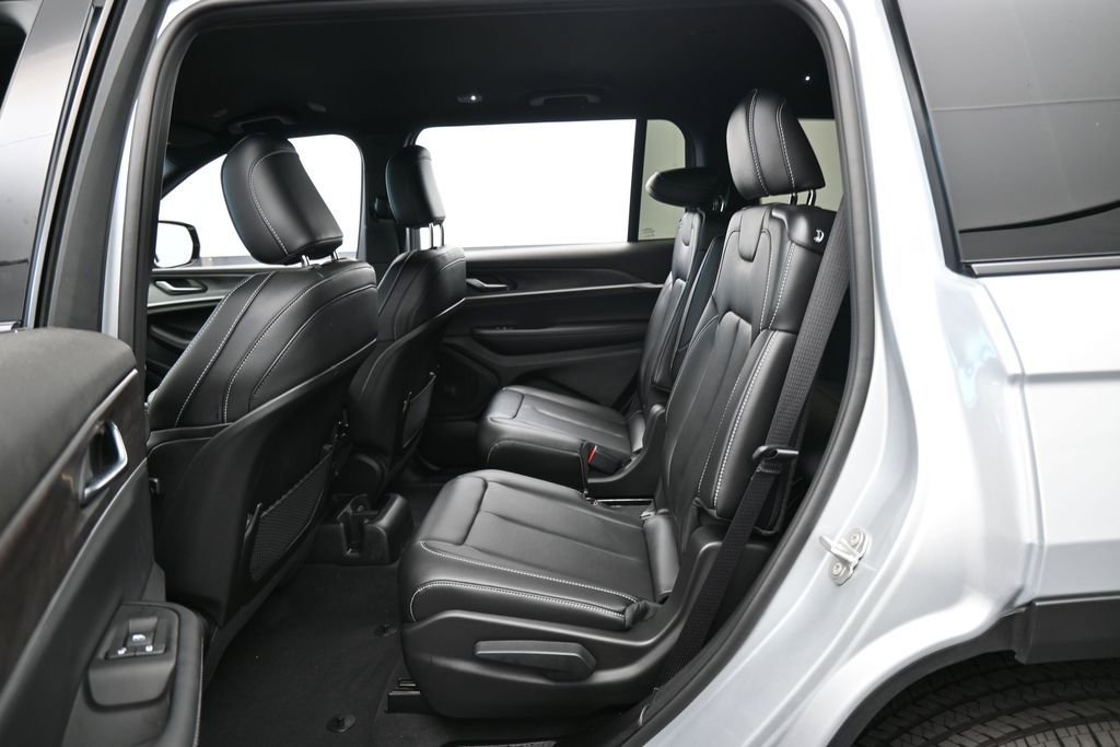 Used 2025 Jeep Grand Cherokee L Limited RWD image 32