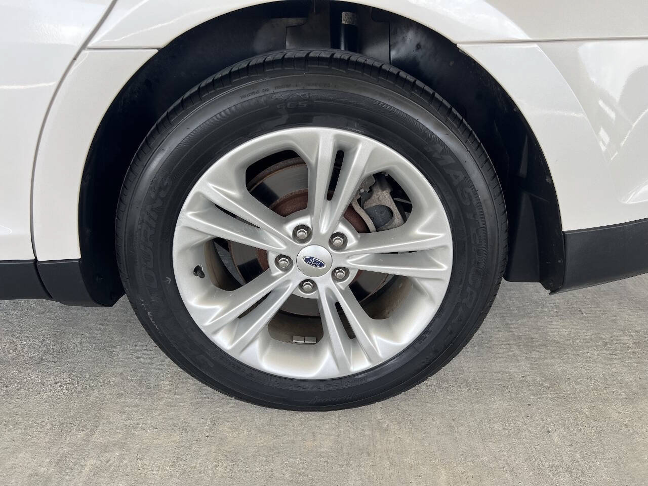 Used 2013 Ford Taurus SEL FWD image 22