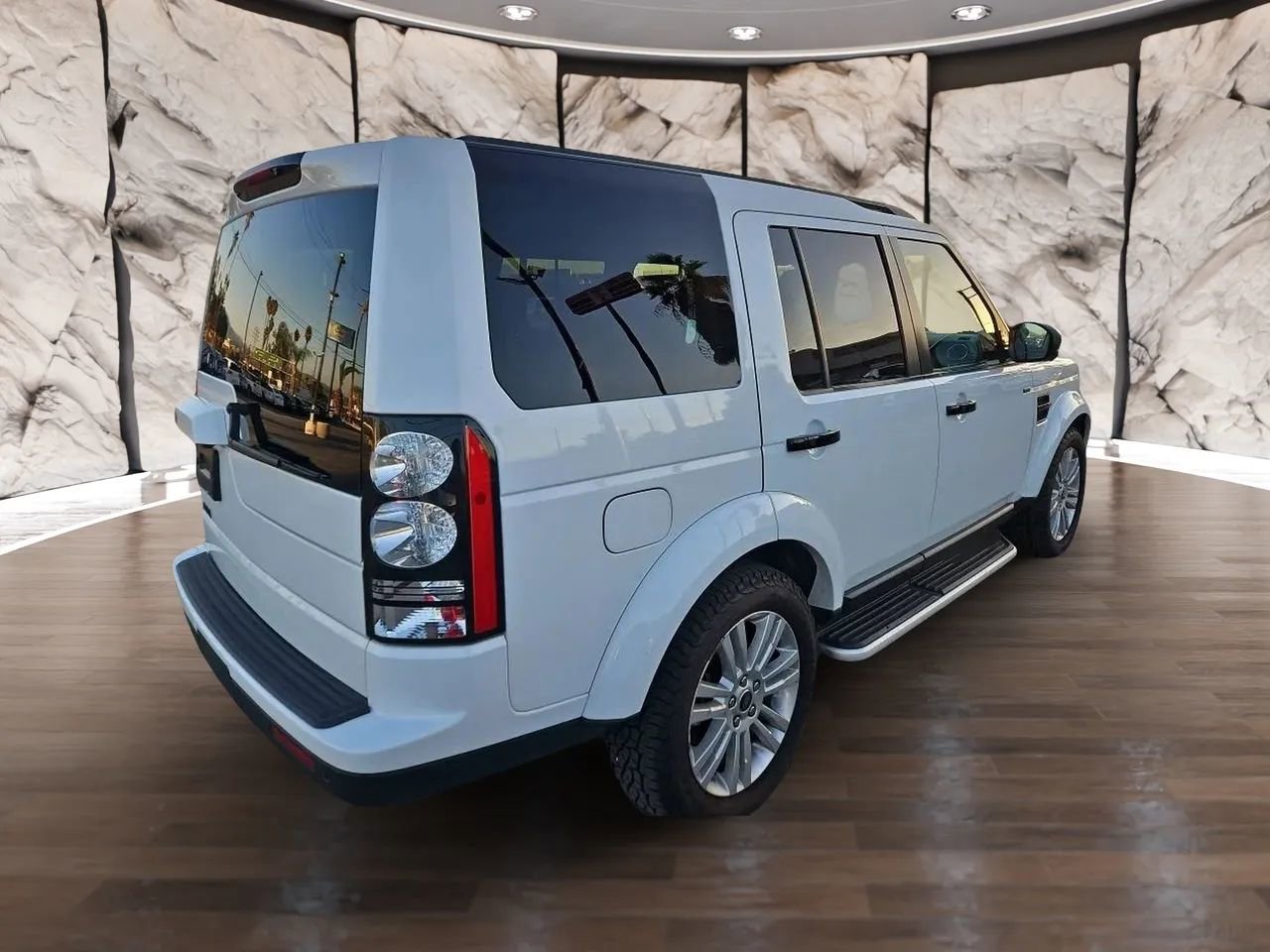 Used 2016 Land Rover LR4 HSE Silver Edition image 6