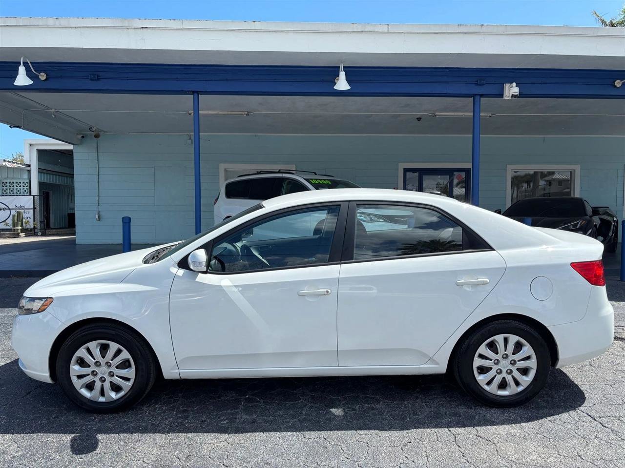Used 2010 Kia Forte EX image 2
