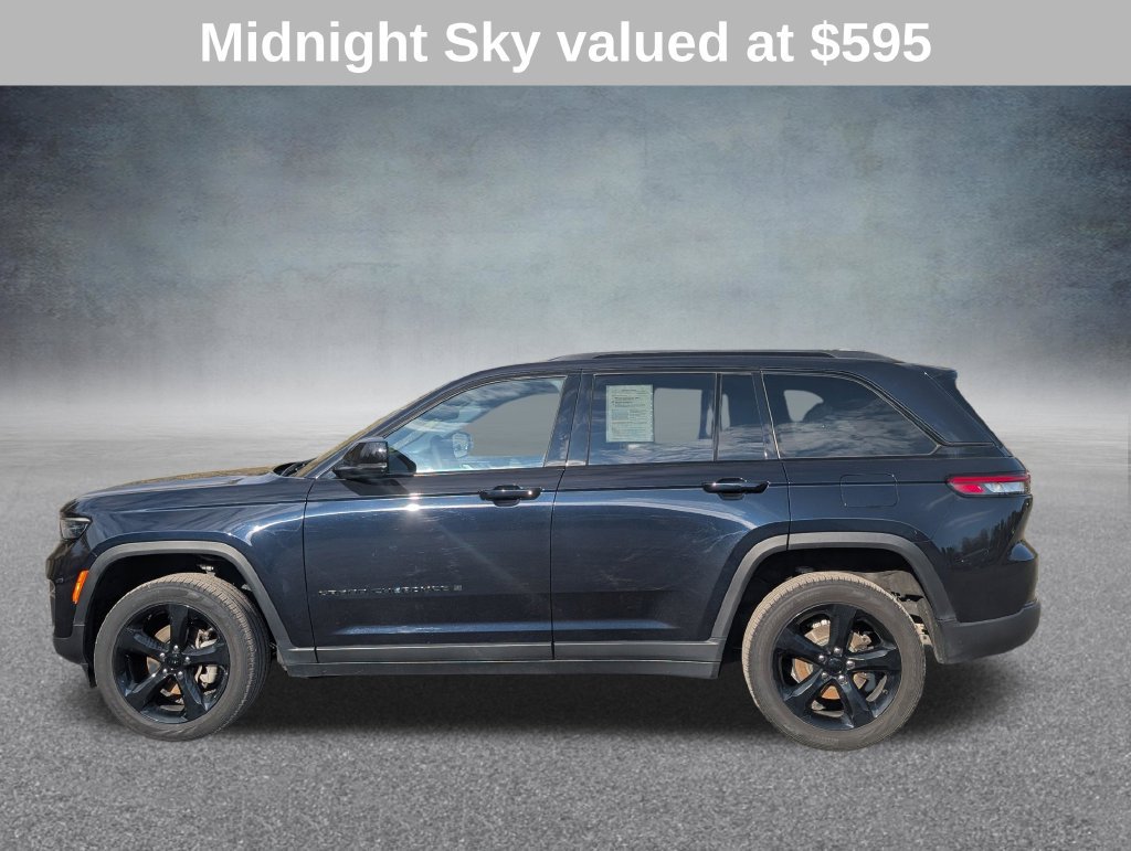 Used 2024 Jeep Grand Cherokee Limited w/ Black Appearance Package AWD/4WD image 4