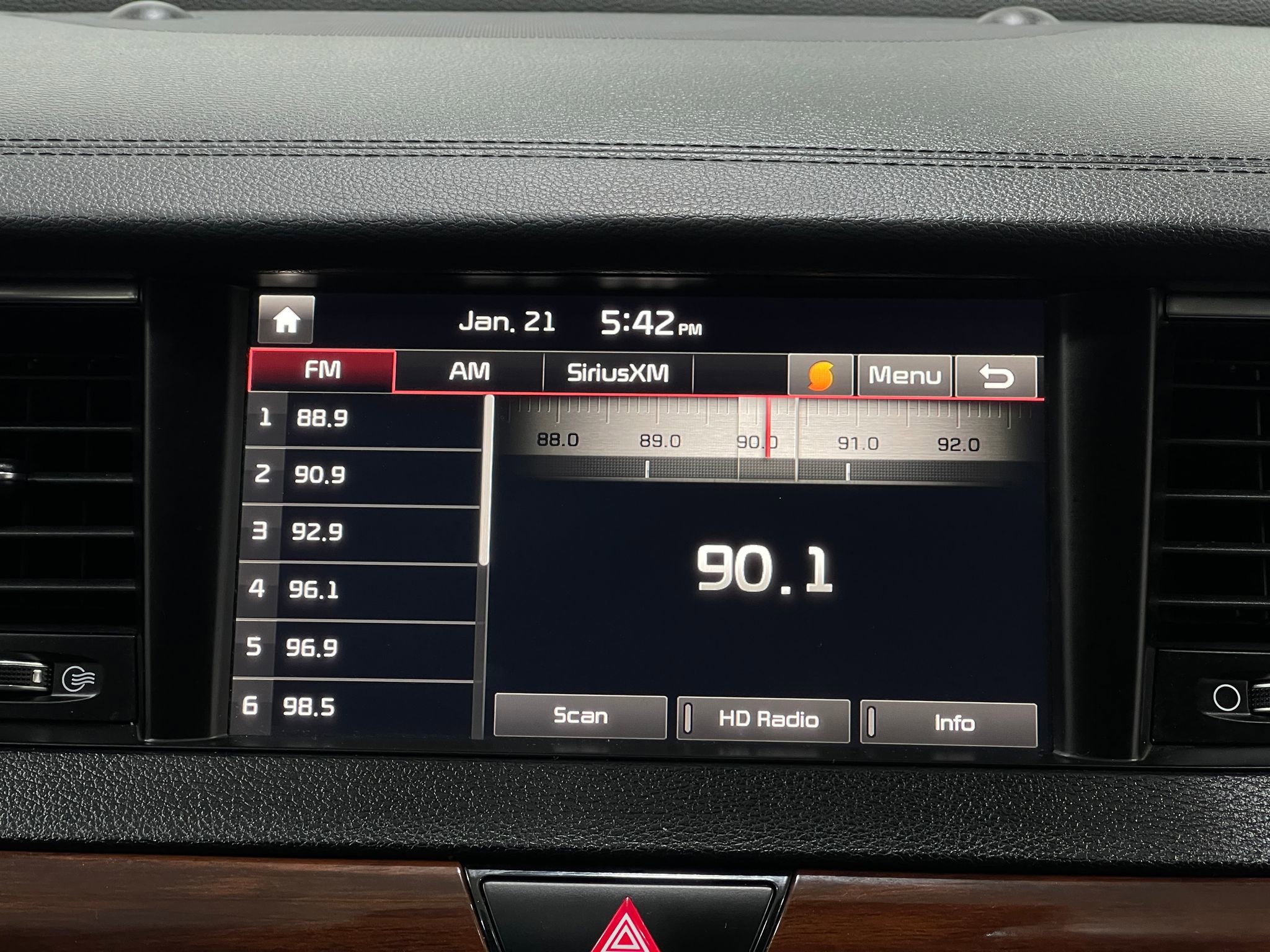 Used 2018 Kia Cadenza Technology image 26