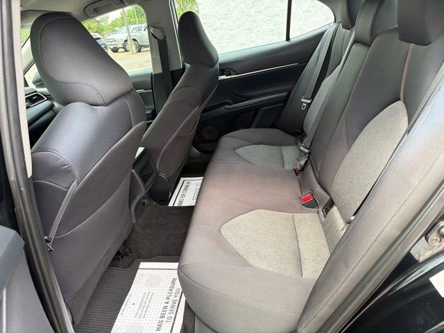 Used 2018 Toyota Camry LE FWD image 14