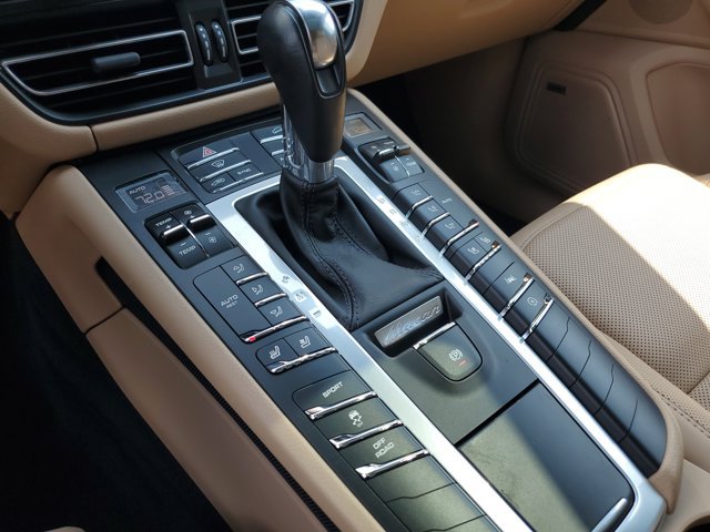 Certified 2020 Porsche Macan AWD/4WD image 36