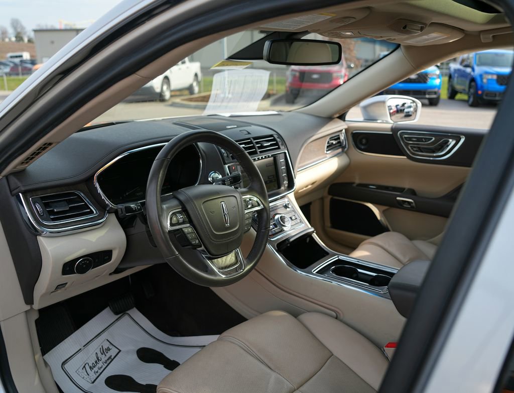 Used 2019 Lincoln Continental Reserve image 23
