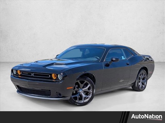 Used 2017 Dodge Challenger SXT image 1