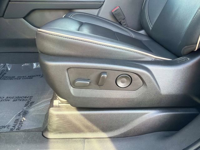 Used 2022 GMC Yukon XL SLT w/ SLT Premium Package image 19