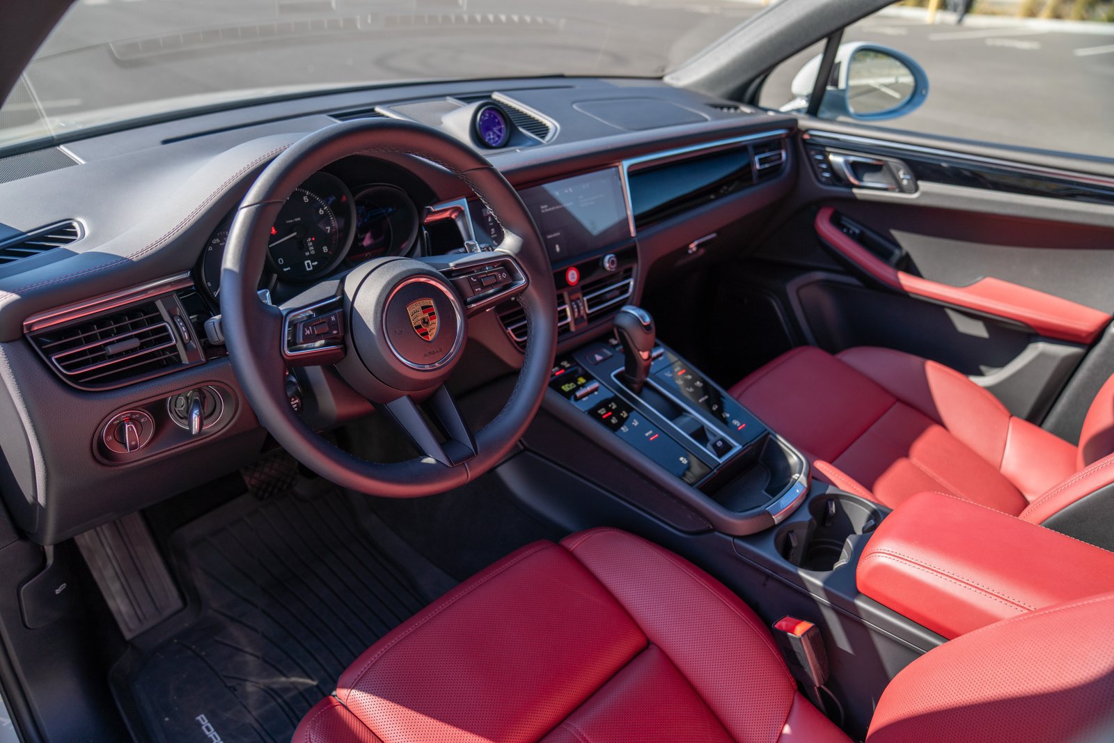 Certified 2026 Porsche Macan AWD/4WD image 4