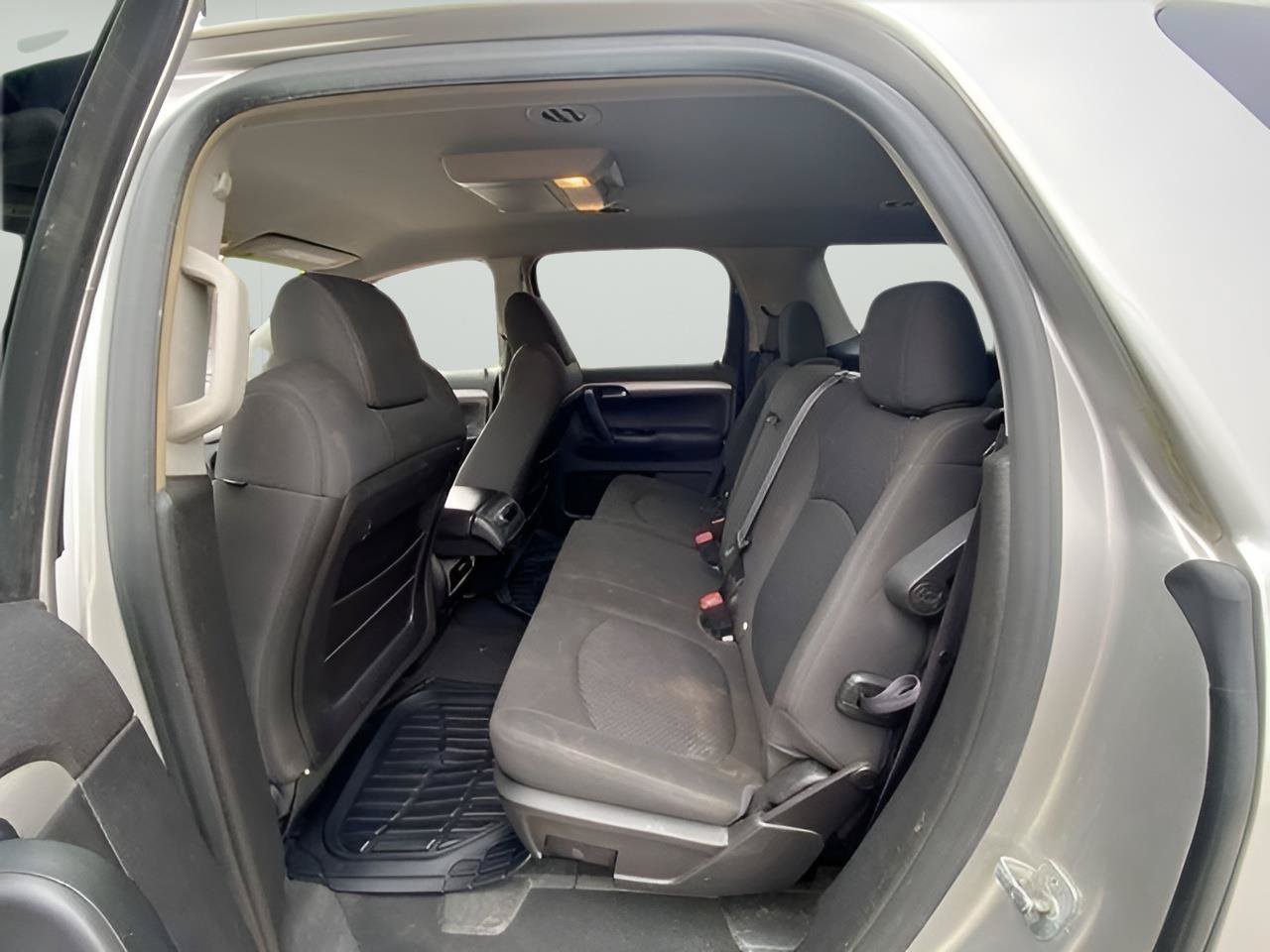 Used 2007 Saturn Outlook XE w/ Advanced Audio Pkg FWD image 28