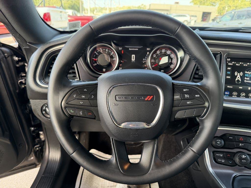 Used 2016 Dodge Challenger SXT image 14