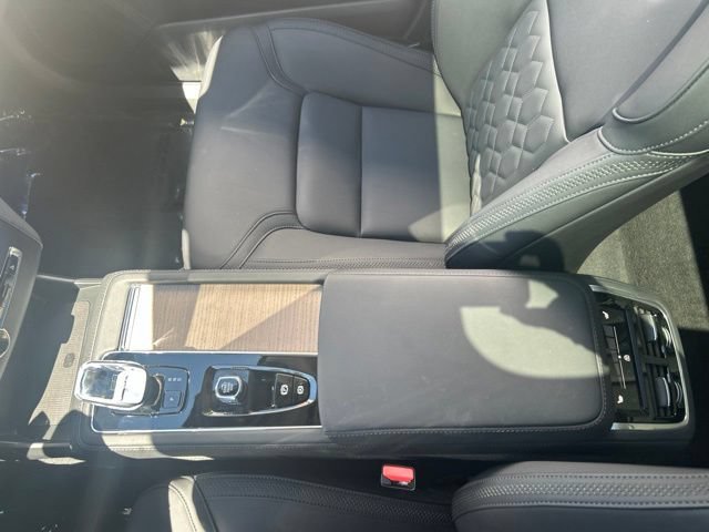 Certified 2025 Volvo XC90 B5 Plus AWD/4WD image 27