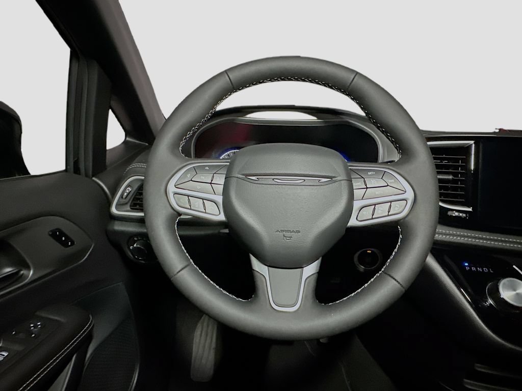 New 2027 Chrysler Pacifica Select FWD image 10