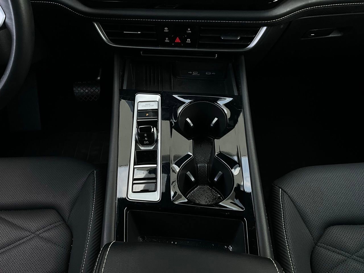 Used 2025 Volkswagen Atlas Cross Sport SE FWD image 15