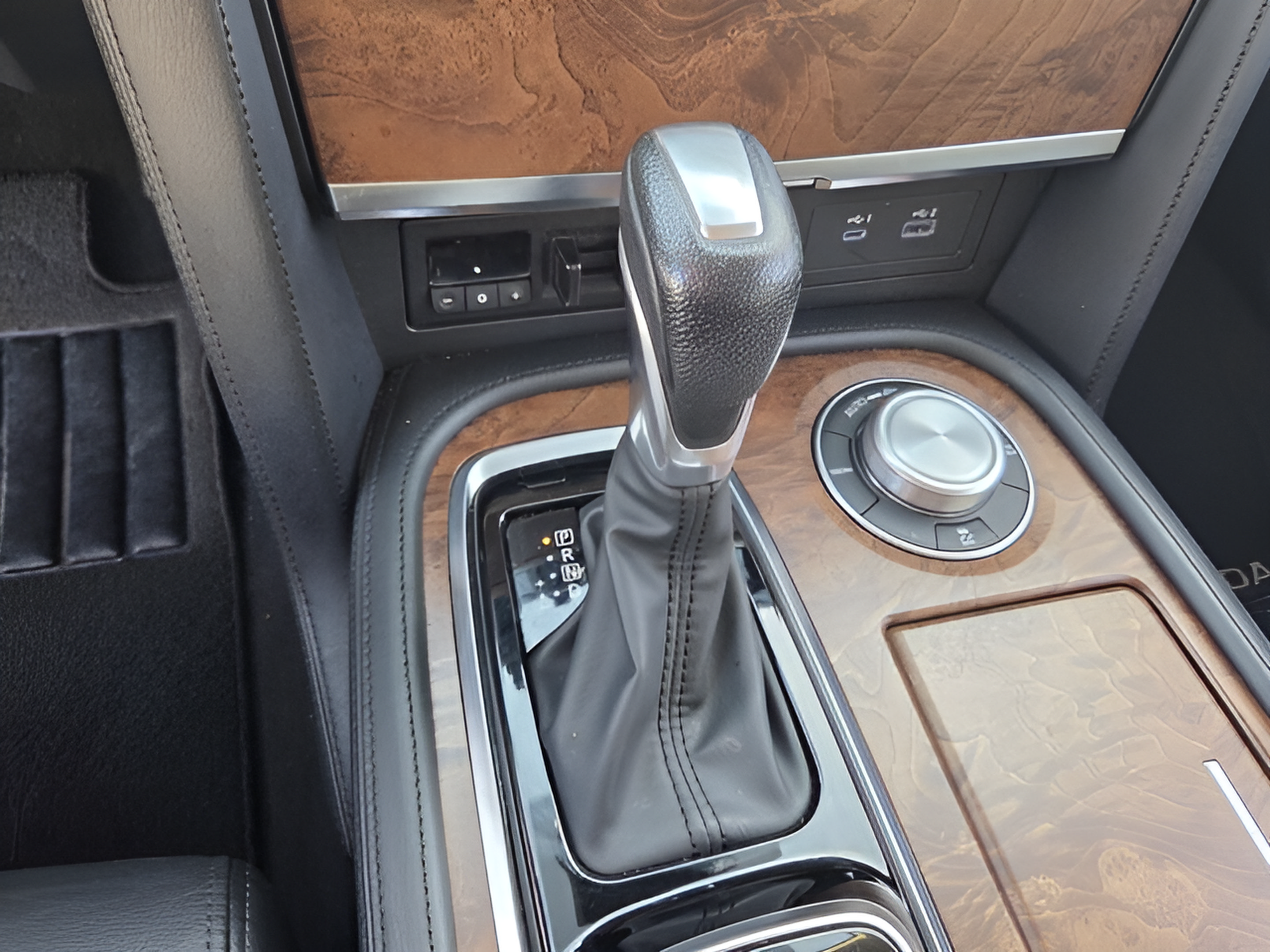 Used 2024 Nissan Armada SL w/ Captain's Chairs Package AWD/4WD image 23