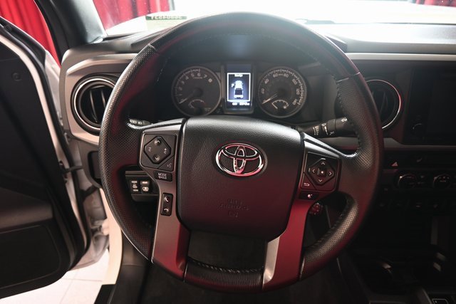 Certified 2017 Toyota Tacoma TRD Off-Road image 21