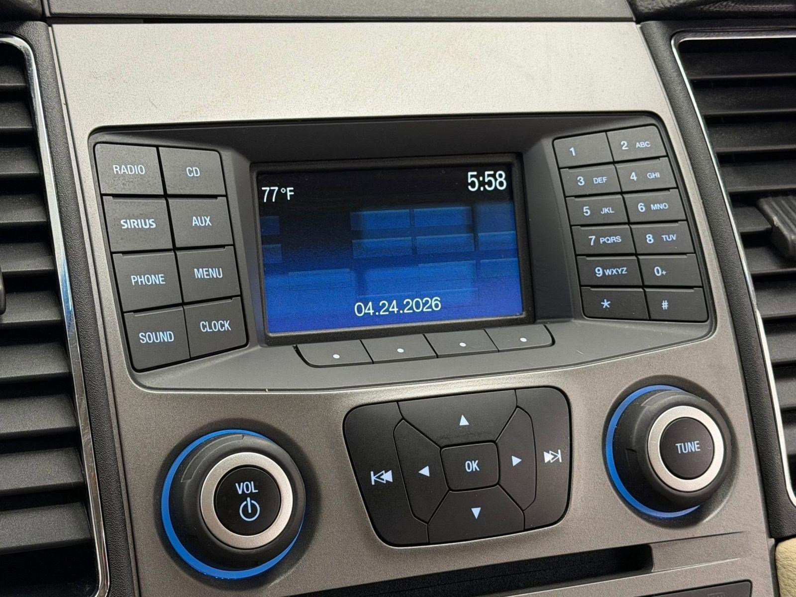 Used 2017 Ford Taurus SE image 26