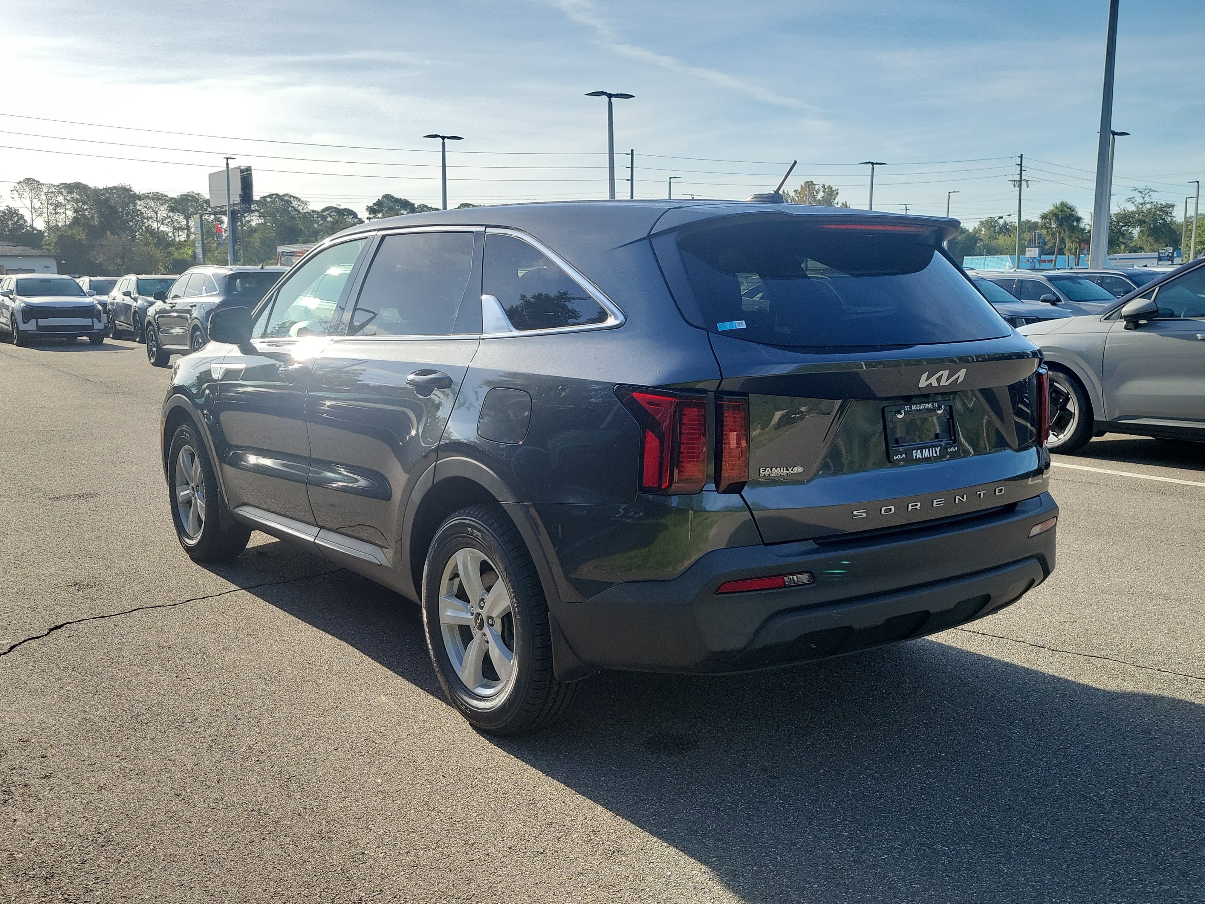 Certified 2022 Kia Sorento LX FWD image 4
