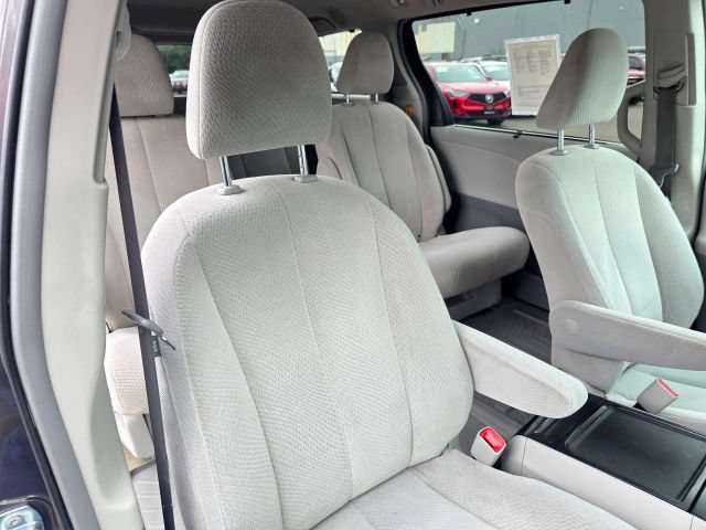 Used 2014 Toyota Sienna LE AWD/4WD image 52