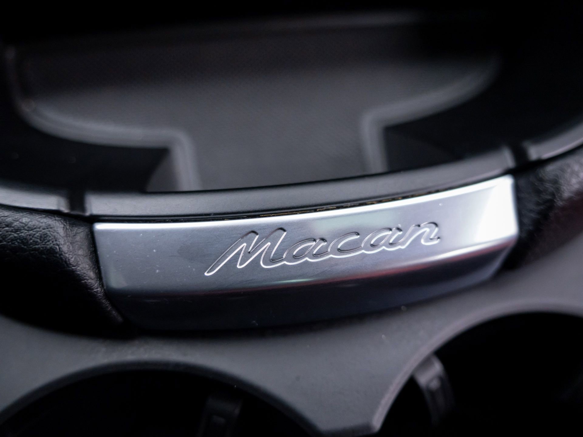 Certified 2023 Porsche Macan Turbo image 27