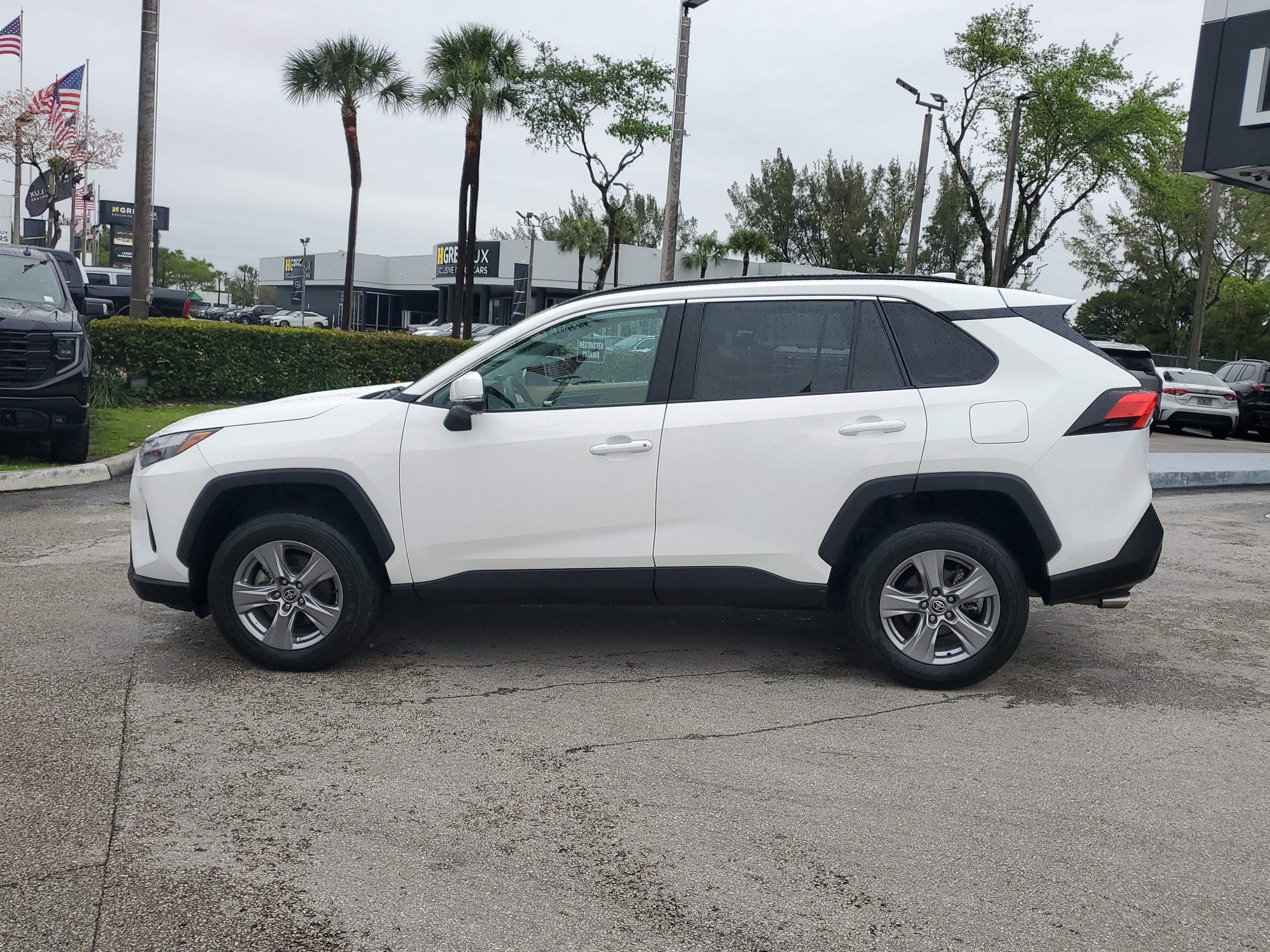 Used 2022 Toyota RAV4 XLE w/ Convenience Package image 8