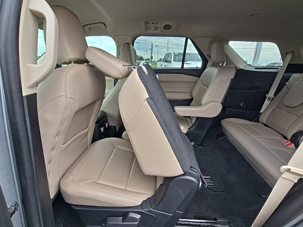 Used 2023 Ford Explorer XLT w/ Equipment Group 202A AWD/4WD image 37
