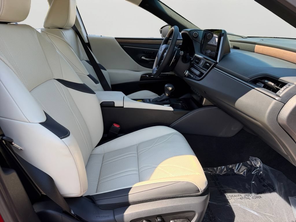Used 2024 Lexus ES 300h w/ Technology Package FWD image 7