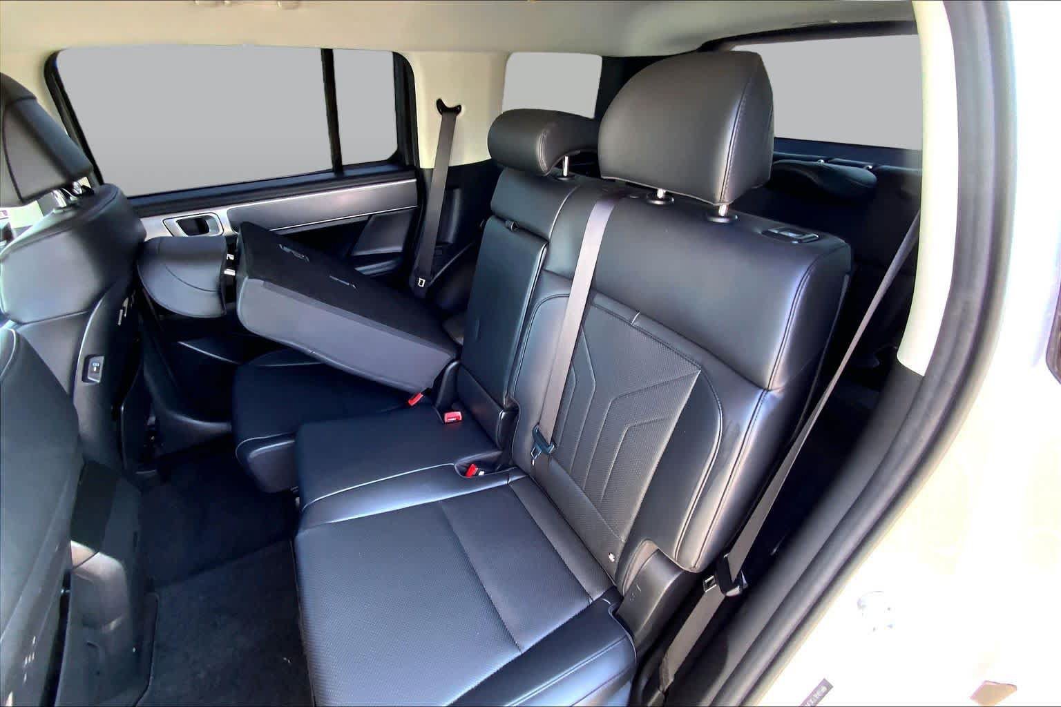 Used 2024 Hyundai Santa Fe SEL FWD image 18