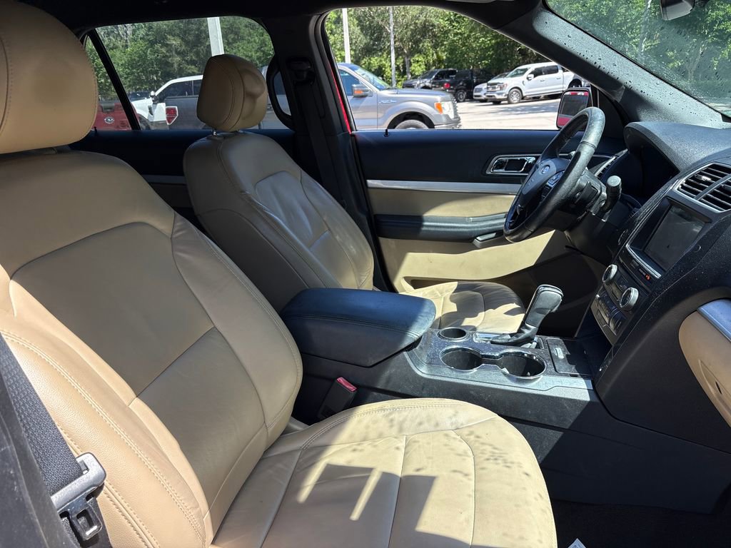 Used 2017 Ford Explorer XLT w/ Equipment Group 202A image 28