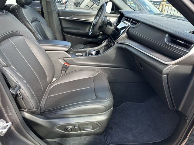 New 2025 Jeep Grand Cherokee L Limited w/ Luxury Tech Group II image 11