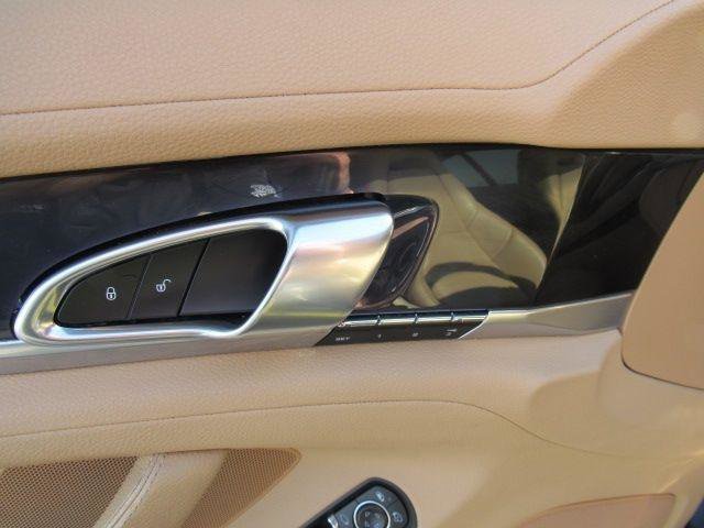 Used 2014 Porsche Panamera 4 image 15
