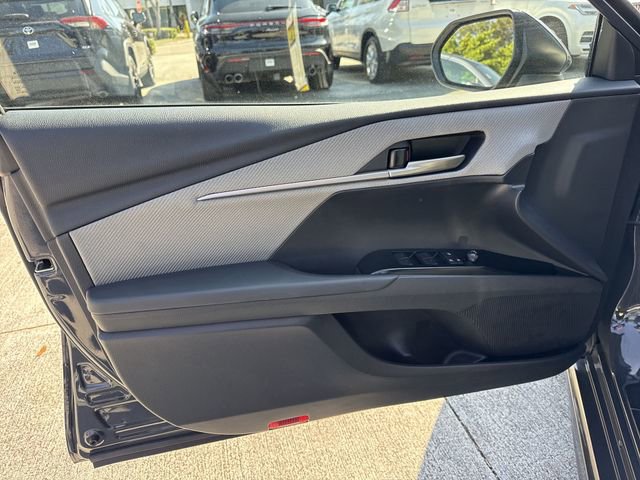 Used 2025 Toyota Camry SE image 13