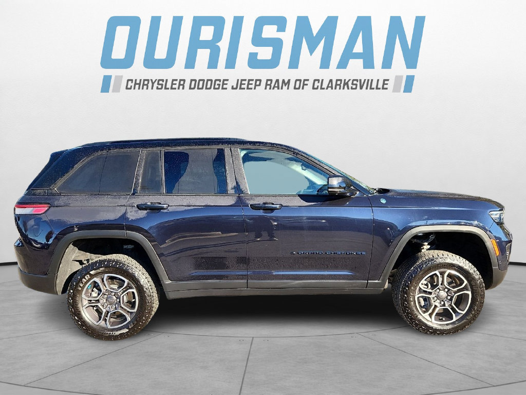 Used 2024 Jeep Grand Cherokee Trailhawk w/ Advanced Protech Group II AWD/4WD image 7