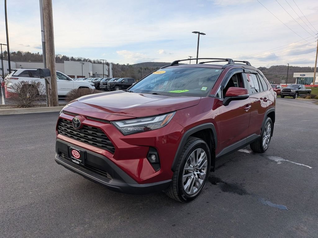 Used 2022 Toyota RAV4 XLE Premium image 8